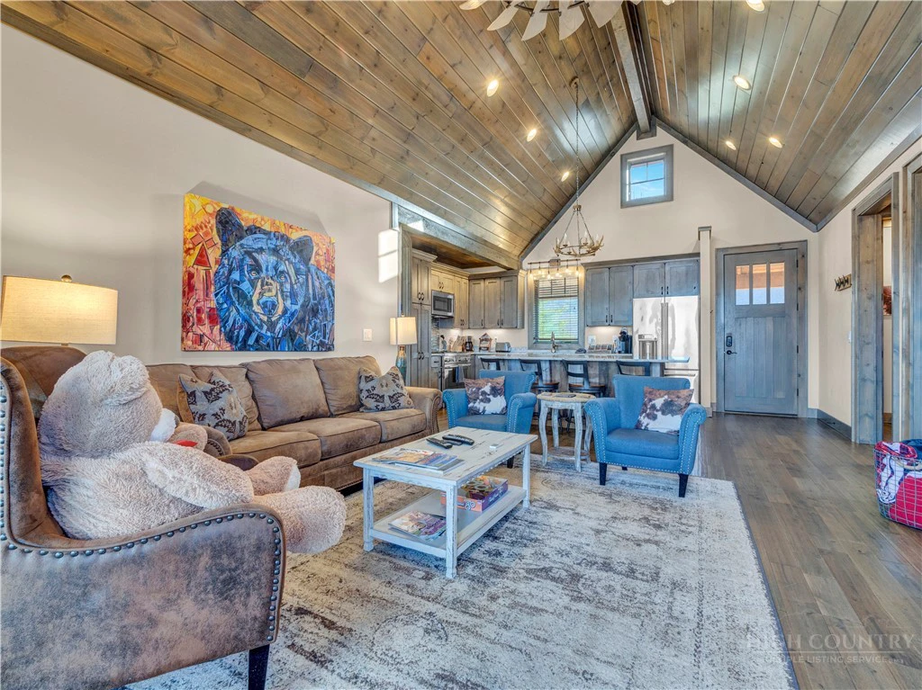 Image number 9 for the current listing