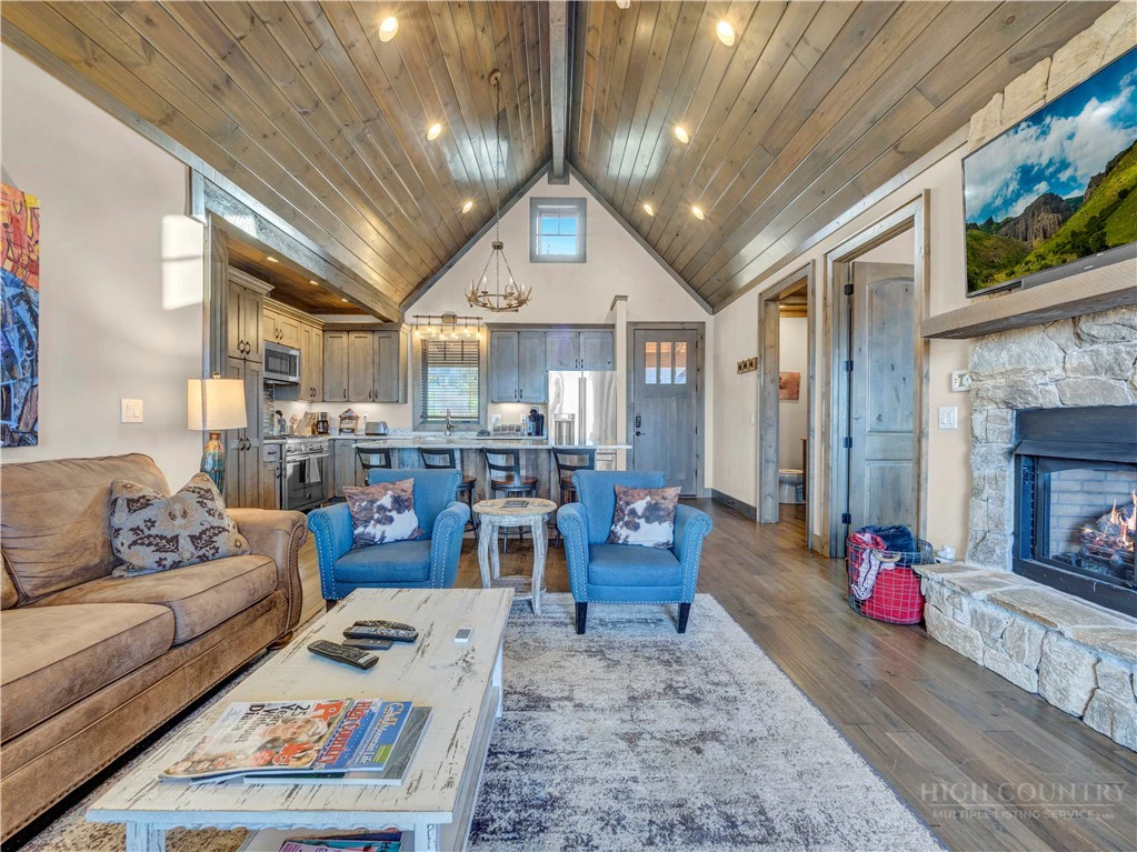 Image number 10 for the current listing