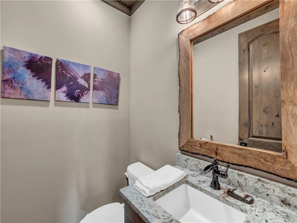 Image number 13 for the current listing