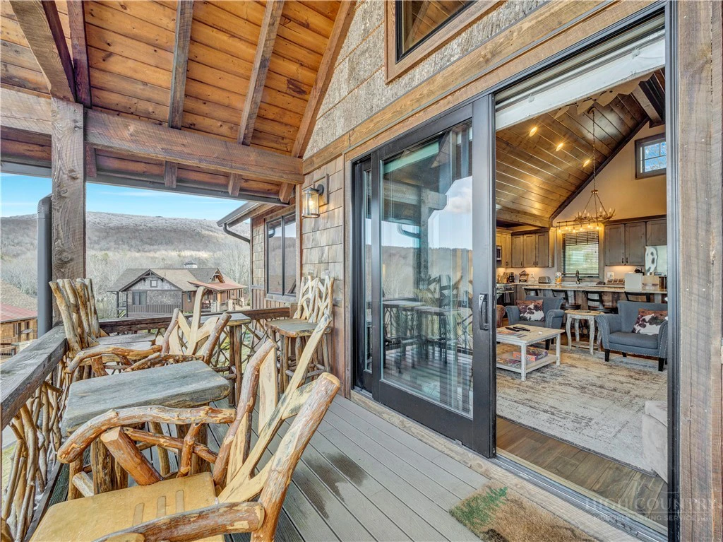 Image number 16 for the current listing