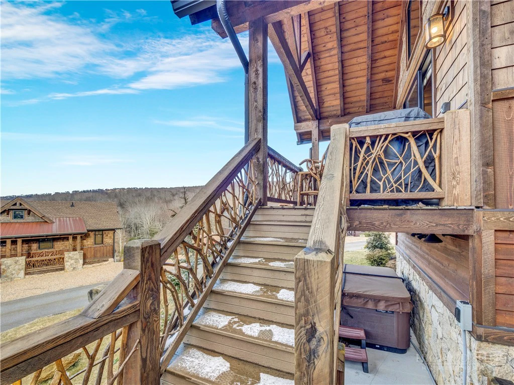 Image number 17 for the current listing