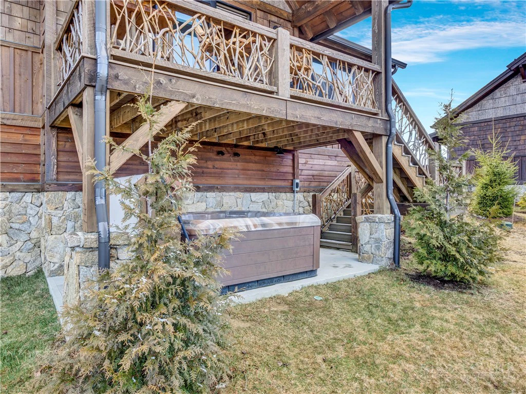 Image number 18 for the current listing