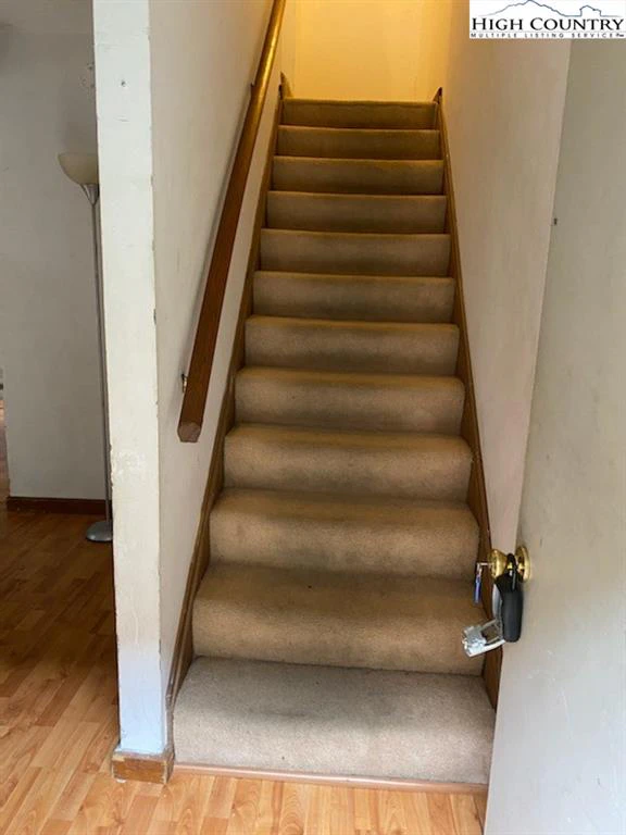 Image number 9 for the current listing