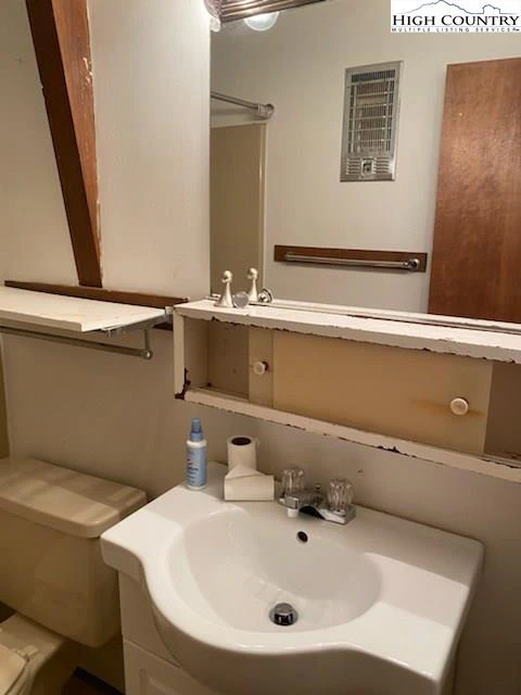 Image number 7 for the current listing