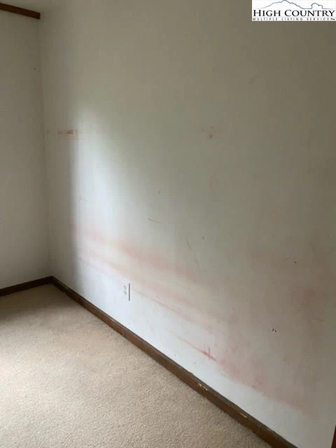 Image number 4 for the current listing