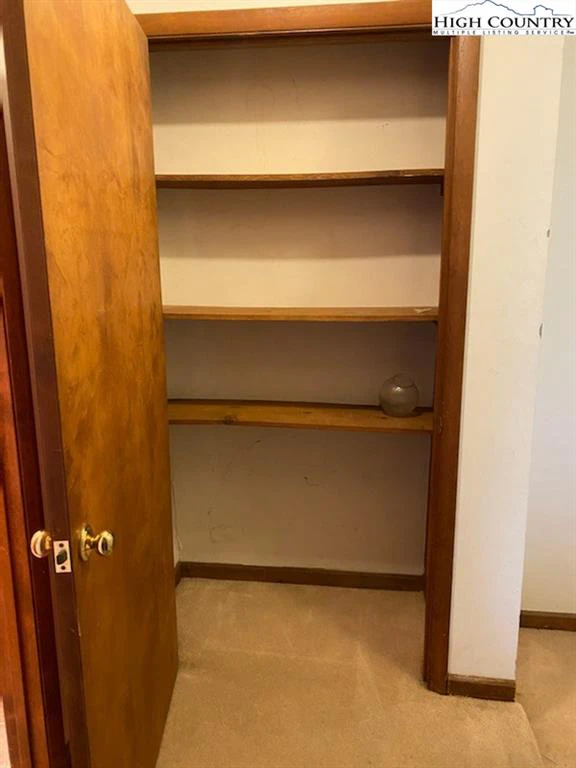 Image number 3 for the current listing