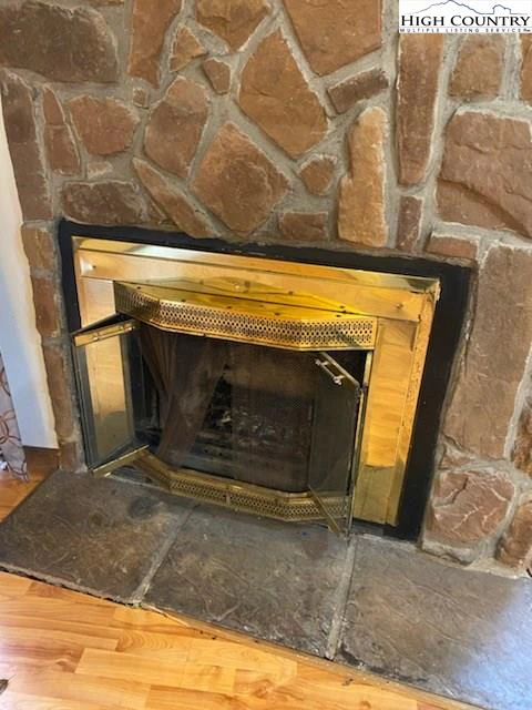 Image number 13 for the current listing