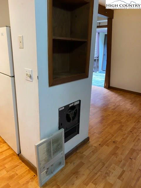 Image number 2 for the current listing