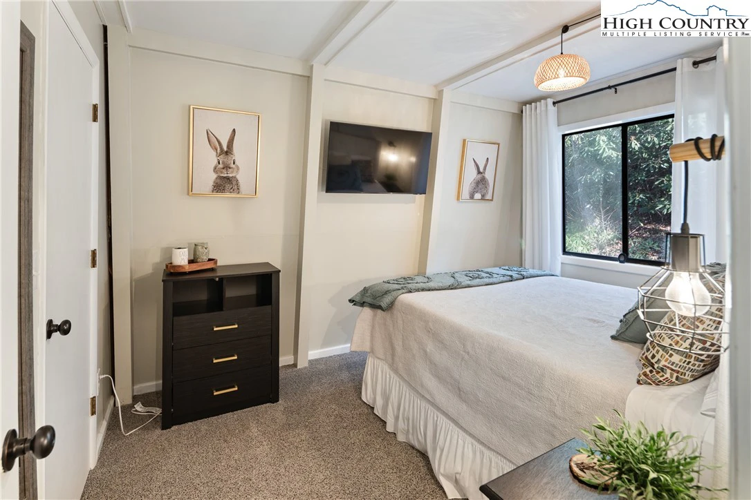 Image number 15 for the current listing