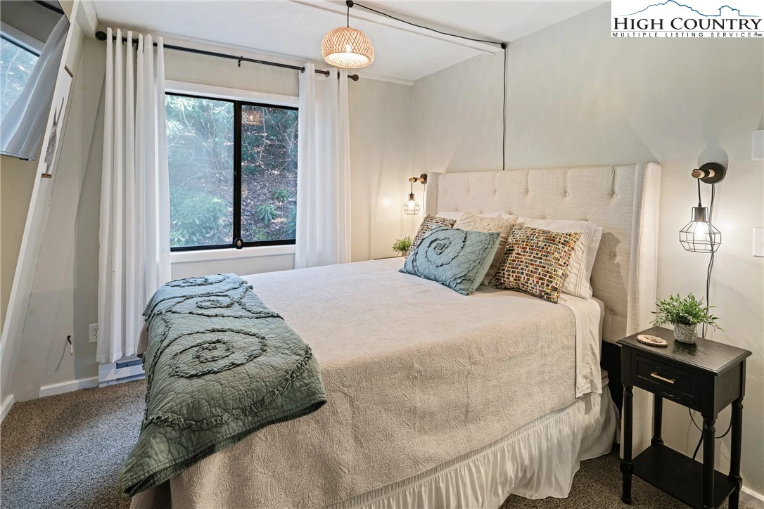 Image number 2 for the current listing