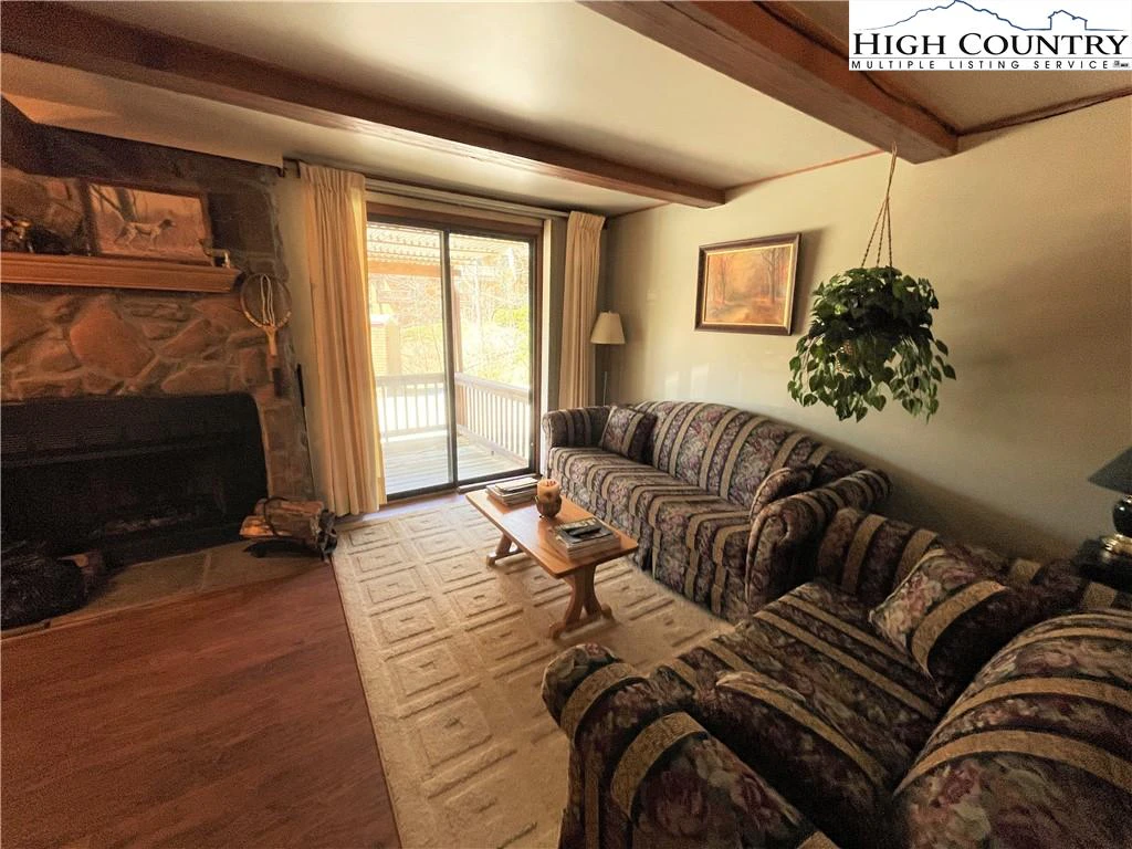 Image number 5 for the current listing