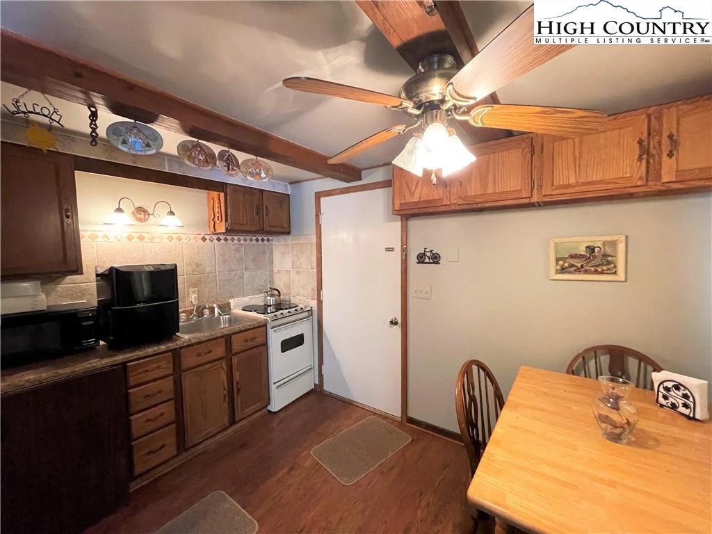 Image number 9 for the current listing