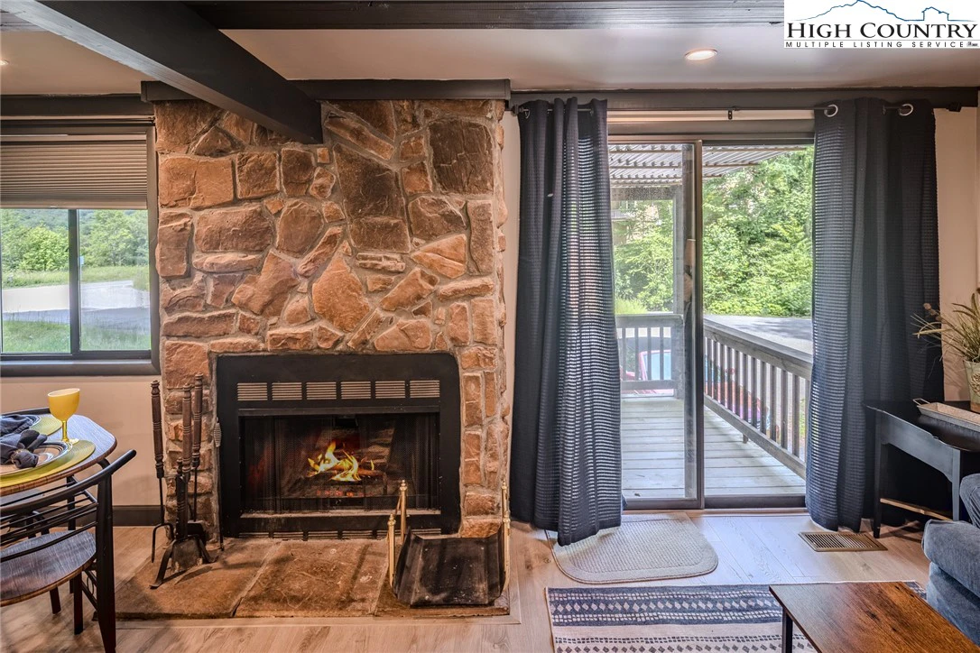 Image number 6 for the current listing