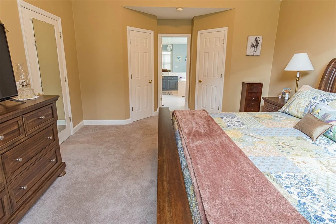Image number 14 for the current listing
