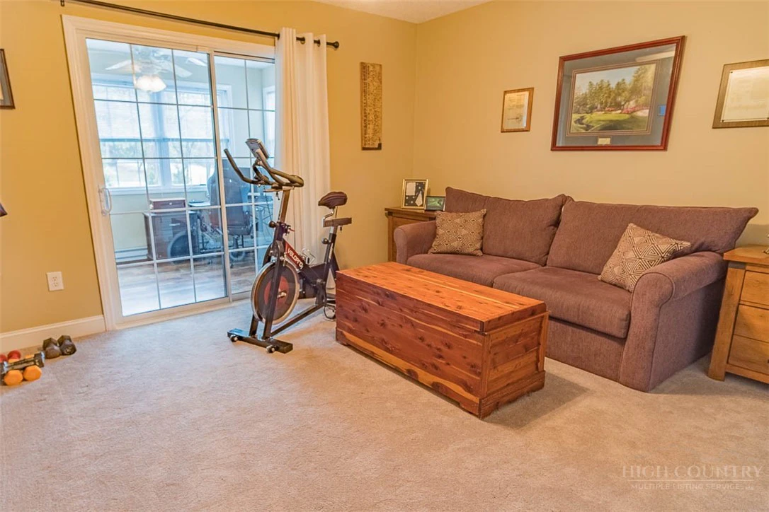 Image number 18 for the current listing