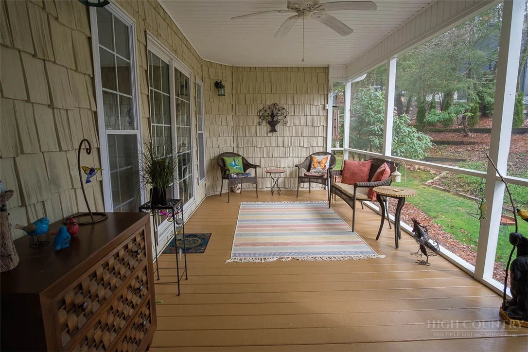 Image number 21 for the current listing