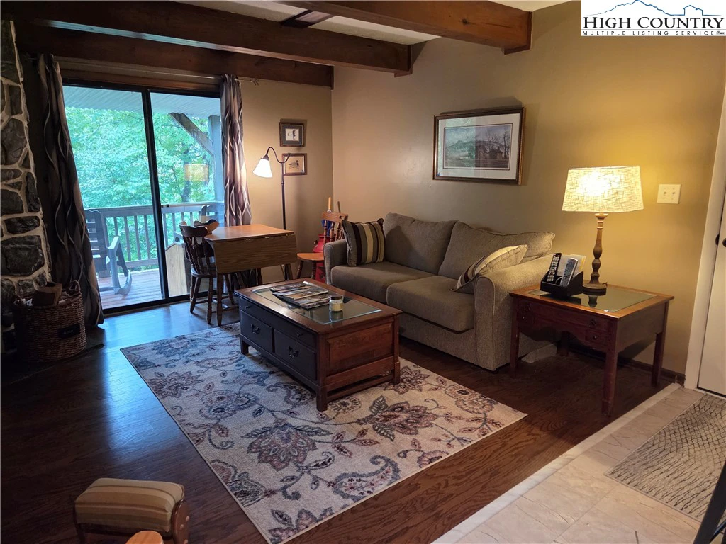 Image number 4 for the current listing