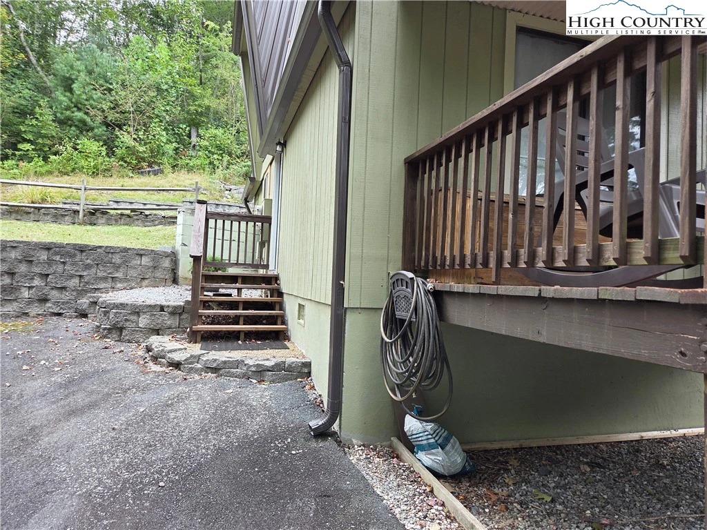 Image number 15 for the current listing