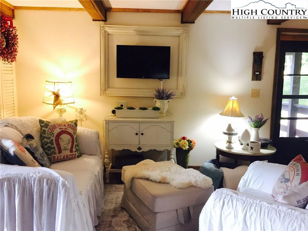 Image number 3 for the current listing
