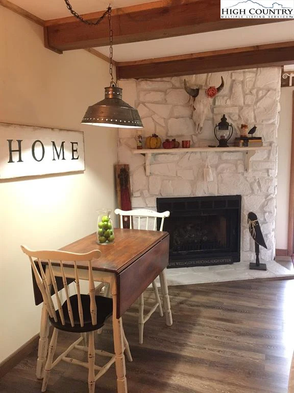 Image number 4 for the current listing