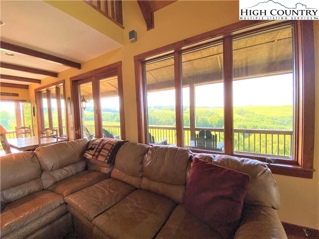 Image number 21 for the current listing
