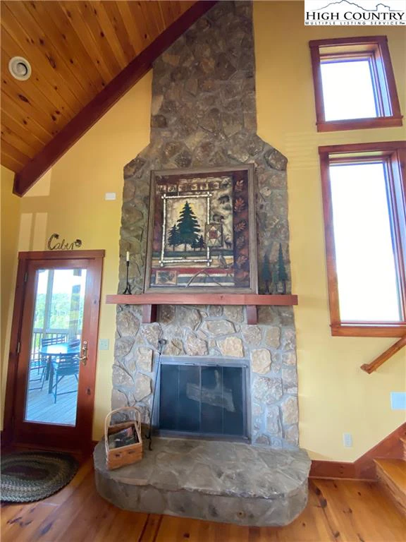 Image number 20 for the current listing