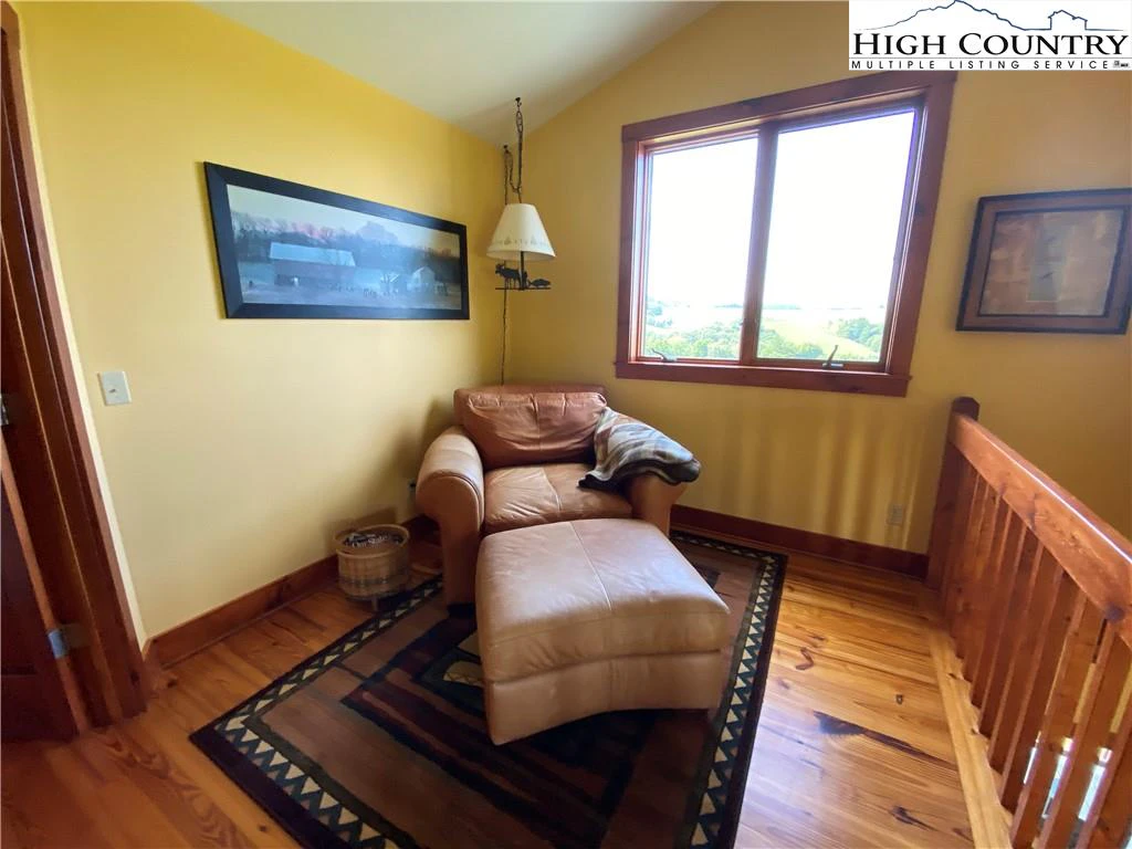 Image number 14 for the current listing