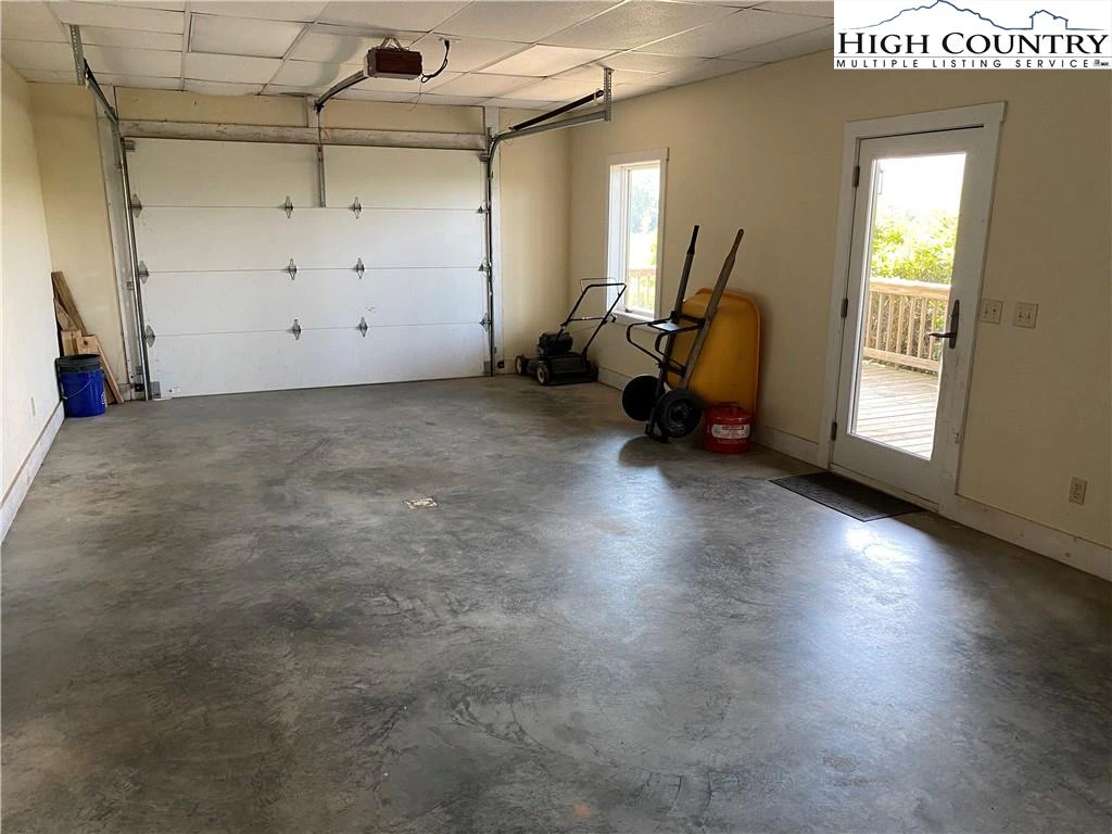 Image number 11 for the current listing