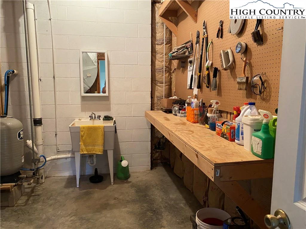 Image number 9 for the current listing