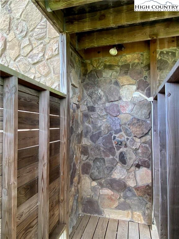 Image number 8 for the current listing