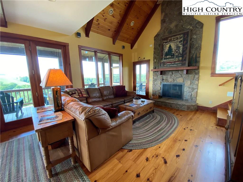 Image number 22 for the current listing