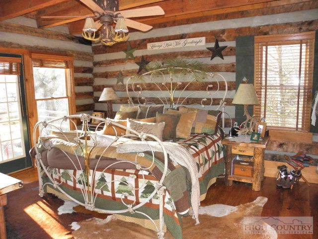 Image number 3 for the current listing