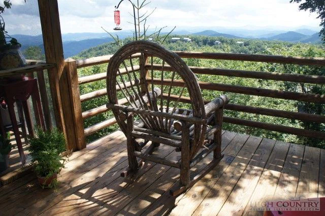 Image number 19 for the current listing
