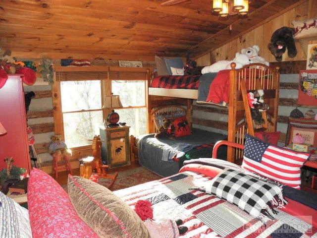 Image number 17 for the current listing