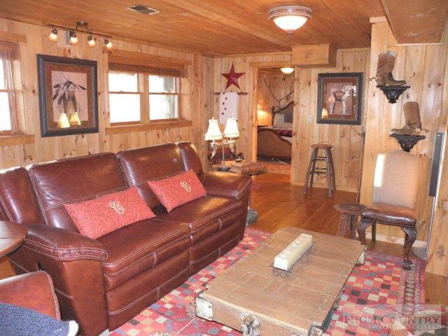 Image number 15 for the current listing