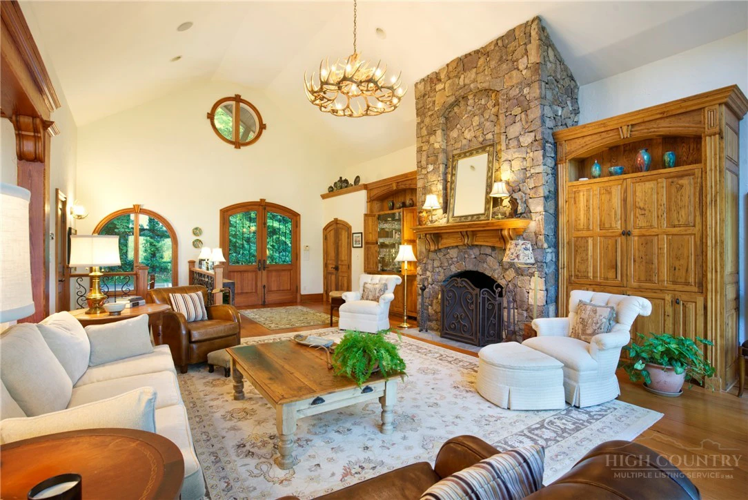 Image number 2 for the current listing