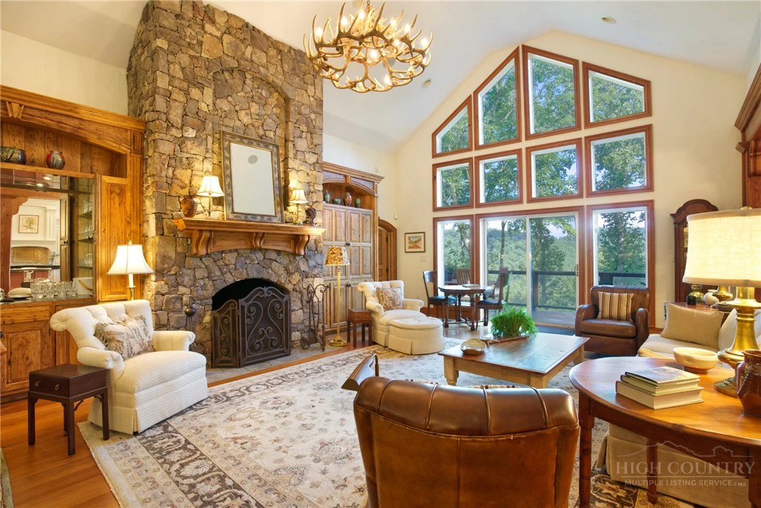 Image number 4 for the current listing