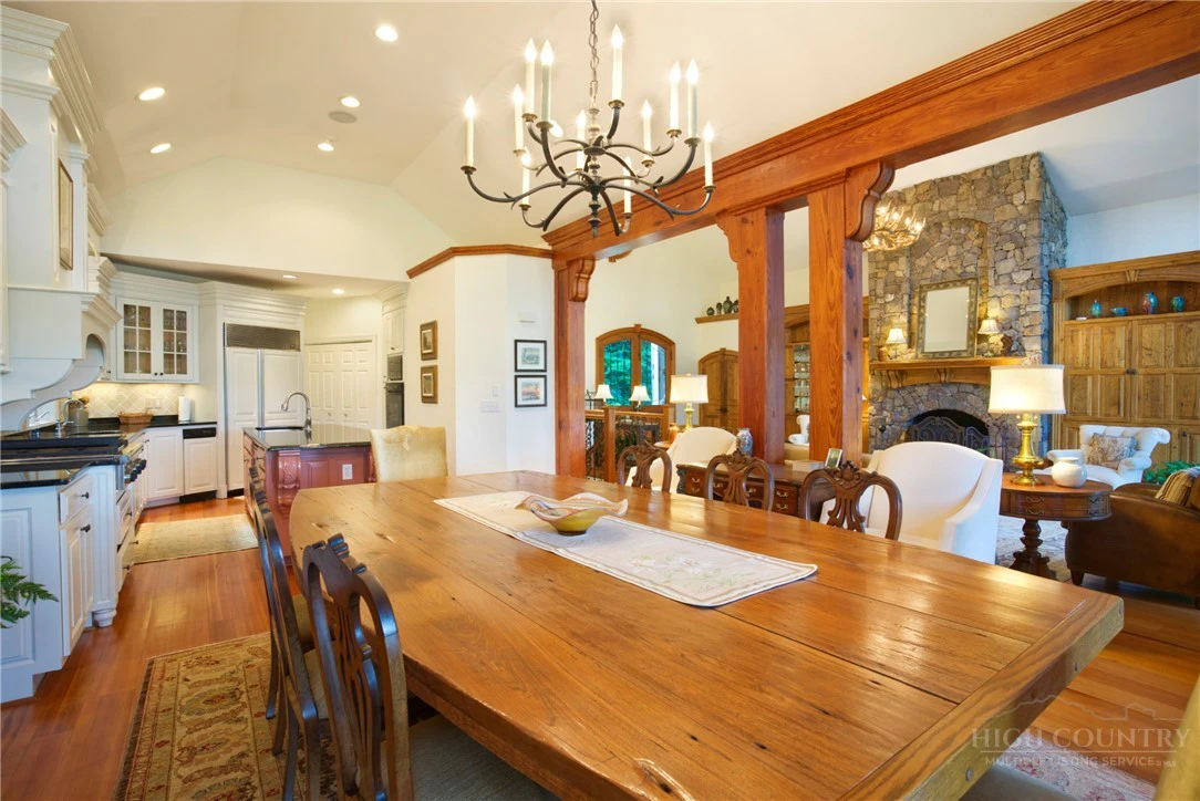 Image number 11 for the current listing