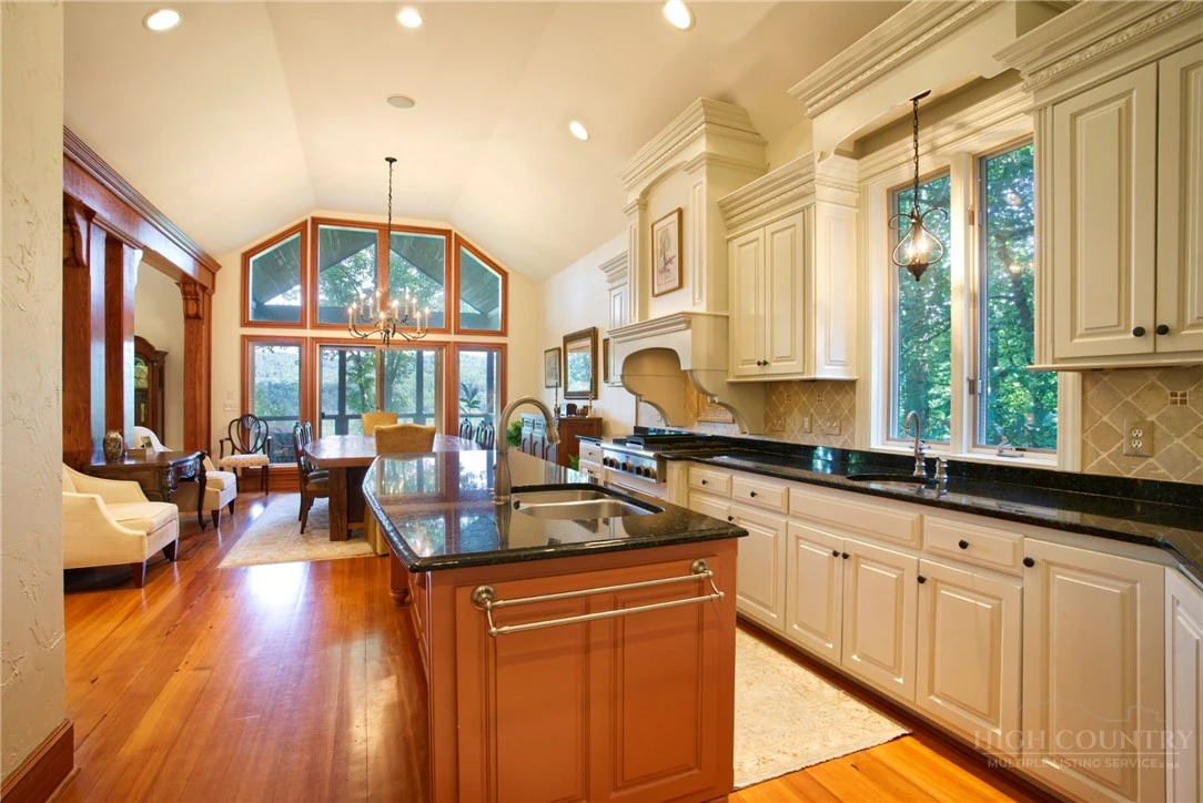 Image number 13 for the current listing