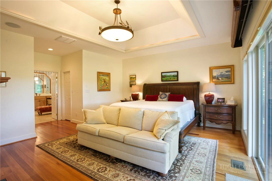 Image number 15 for the current listing
