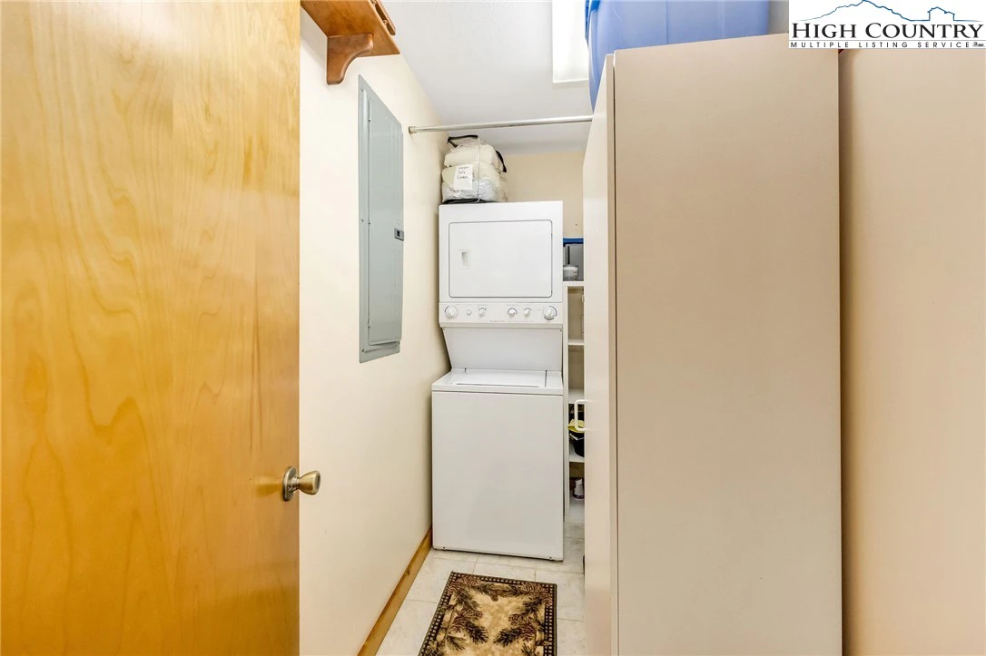 Image number 1 for the current listing