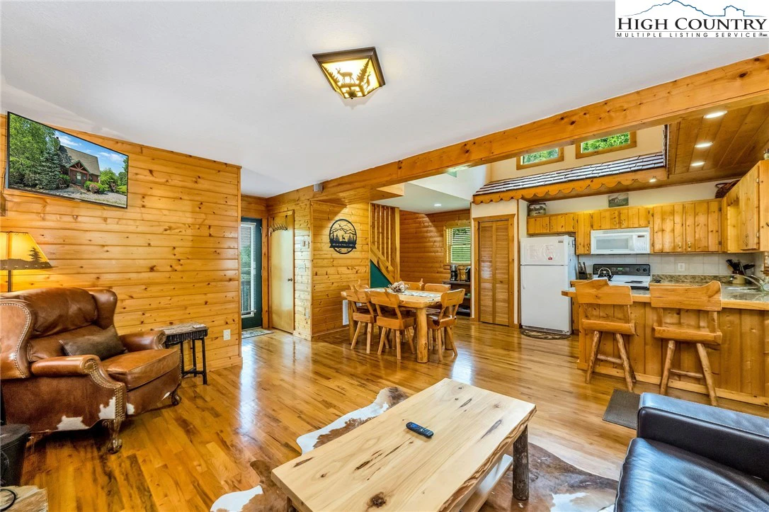 Image number 3 for the current listing