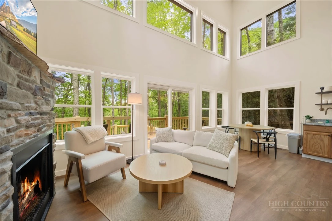 Image number 9 for the current listing