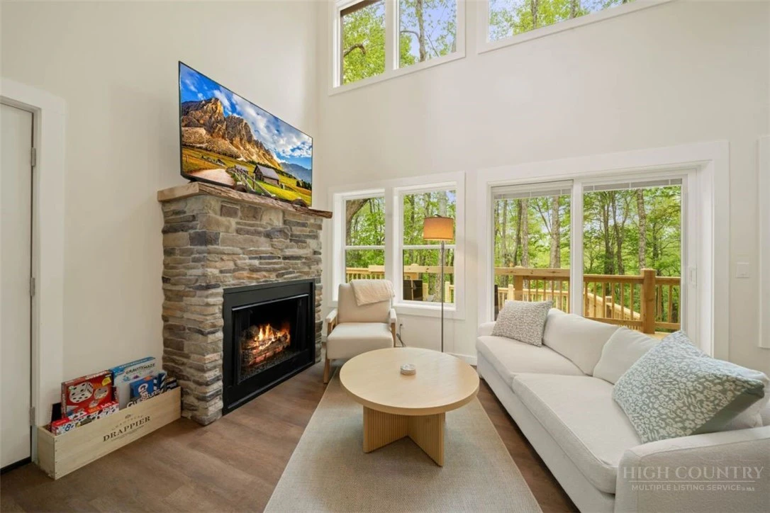 Image number 10 for the current listing