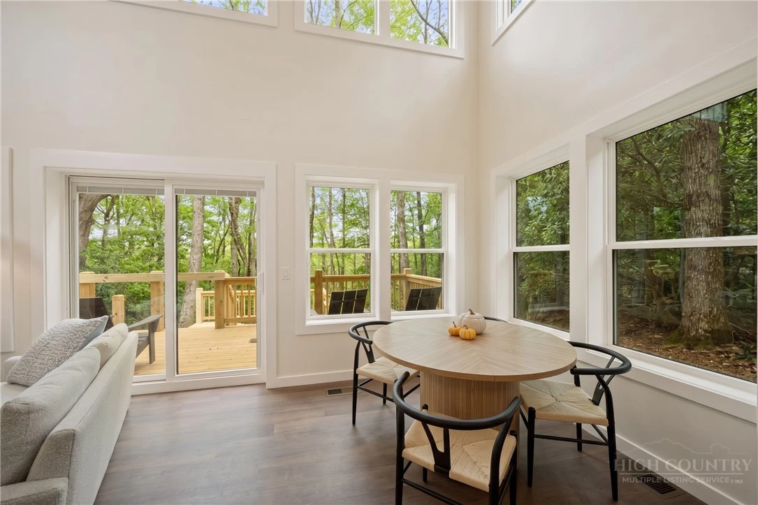 Image number 11 for the current listing
