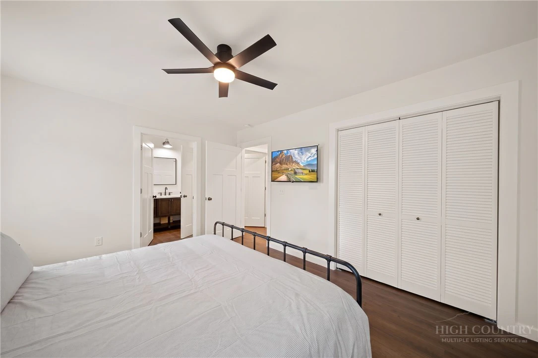 Image number 16 for the current listing
