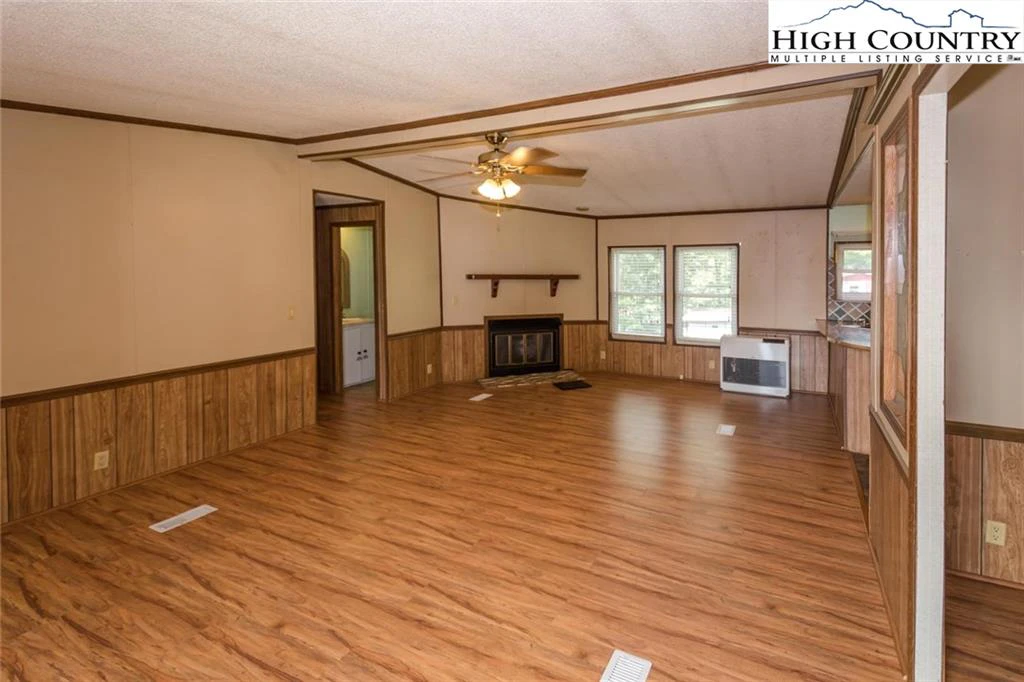 Image number 3 for the current listing