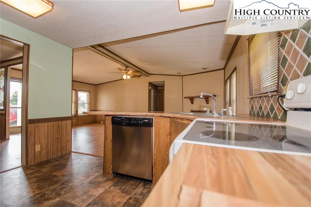 Image number 5 for the current listing