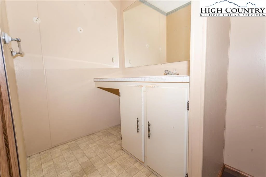 Image number 9 for the current listing