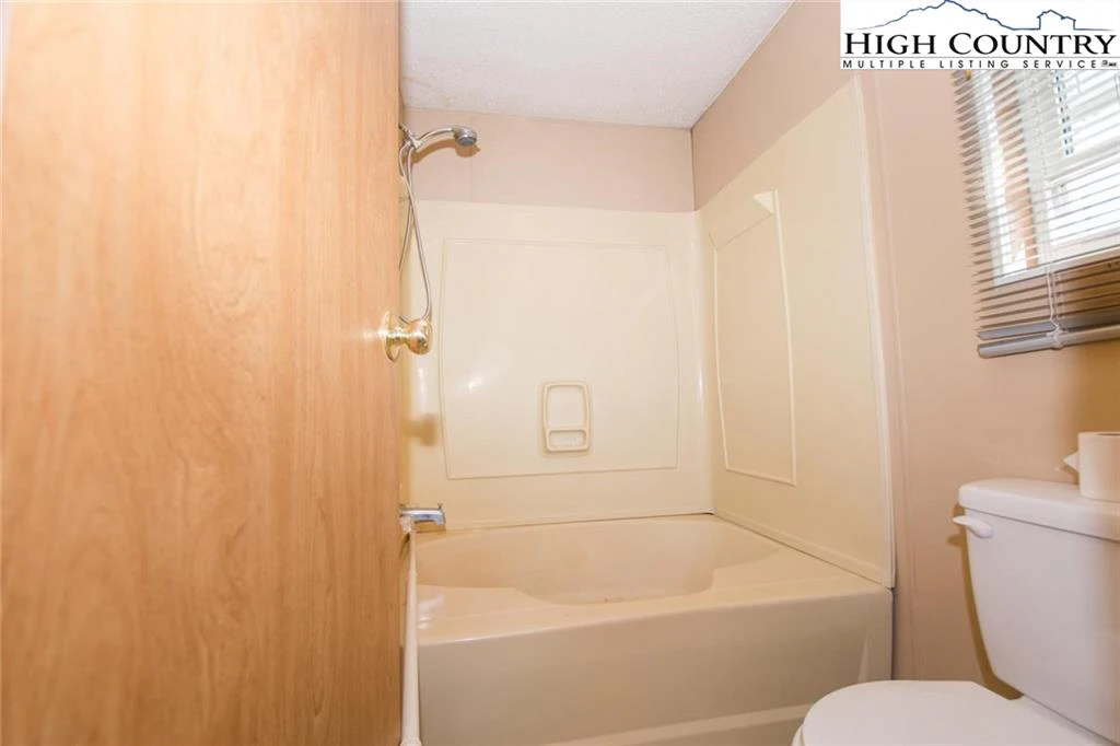 Image number 10 for the current listing
